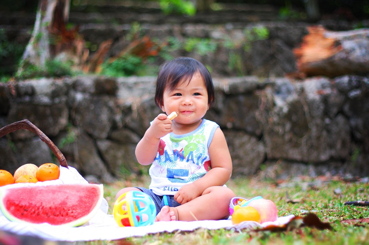 宝宝几个月会看电视？关于婴幼儿观看电视的讨论与指导